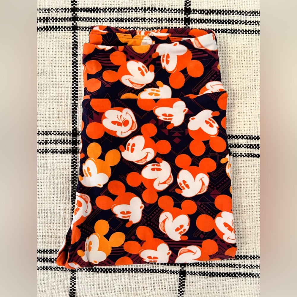 LuLaRoe Buttery Soft Mickey Mouse Leggings perfect for the Halloween season!
